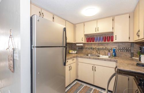Daytona Beach Apartment | NEW! Beach in Minutes-Smart TVs in All Rooms-Speedway-Hospitals in Mins