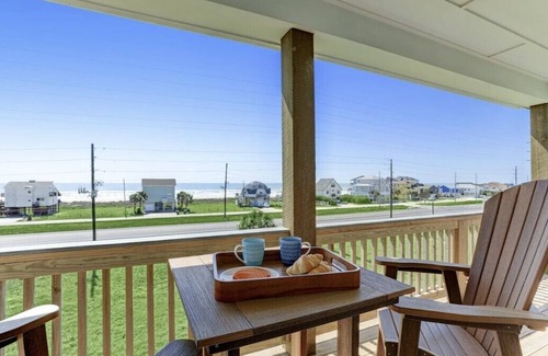 Isla Del Sol House | *NEW!* Beach View | Fenced Yard | Fire Pit