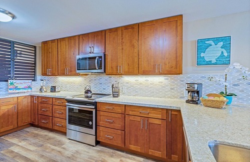 Kahana Condo | NEW! Beachfront, Amazing Views, AC, Hear the Ocean, Beautiful Spacious Remodel