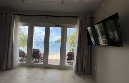 Hart Bay Villa | NEW-Beachfront/Oceanfront Luxury Villas, Pool, Spas, Kayaks, SUP's, Concierge