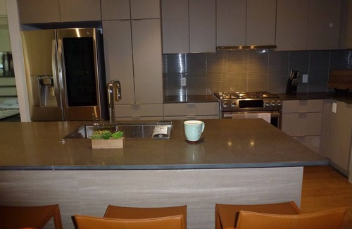 Camelback East Condo | New beautiful 2 Bedroom Unit in Biltmore District Walk to Shopping Restaurants