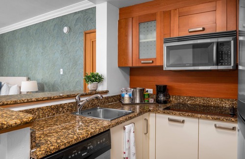Puerta de Tierra Apartment | New beautiful bath and floors. Kitchen. Dine in a balcony with ocean view.