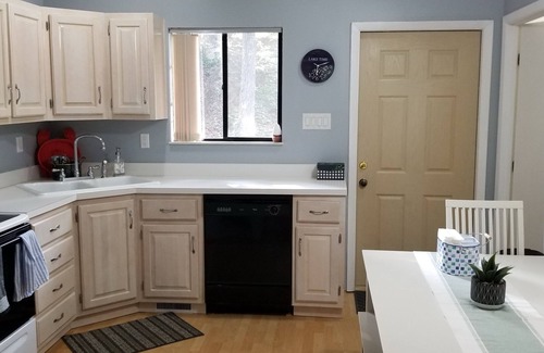Jamestown Condo | NEW Beautiful Condo I-3 Next to Lake Cumberland