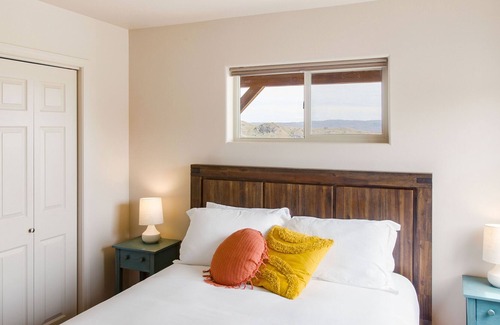 Brewster Cabin | NEW: Beautiful Mountain Views, Abundant Wildlife & Dark, Dark Skies