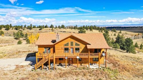 Hartsel House | New! Beautiful, Spacious Modern Home on a Large Acreage - Peaks & Prairies Retreat