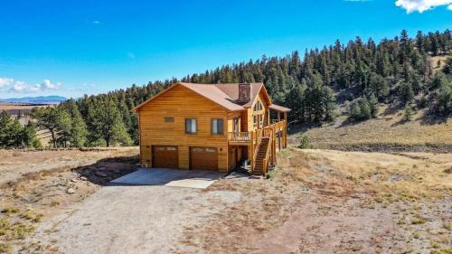 Hartsel House | New! Beautiful, Spacious Modern Home on a Large Acreage - Peaks & Prairies Retreat