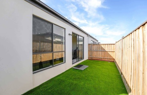 Clyde North House | New Berwick Waters Family Estate in Clyde North!