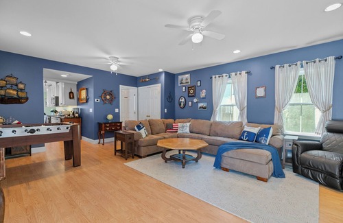 Bristol House | NEW, Big Home, Fun Yard, centrally located. BRISTOL'S PORTSIDE RETREAT!