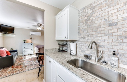 New Blaine Apartment | New Blaine Studio - Walk to Lake Dardanelle!