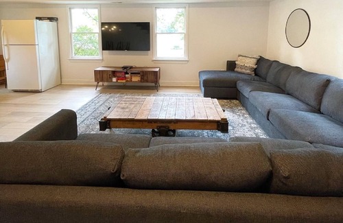 Littleton Cottage | NEW BOATHOUSE! 5Br + Flat 1 Acre Lakefront + Kayaks + Shuffleboard + Firepit