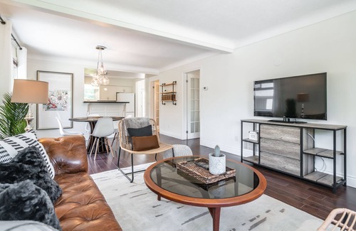 Niagara-on-the-Lake House | NEW! Boho Inspired Niagara Wine Country Private Home for 2