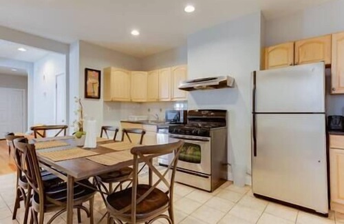 Dudley - Brunswick King Condo | NEW! Boston Condo Near MBTA, 3Mi to Fenway! (U1)