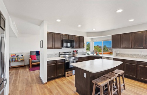 Southwest Colorado Springs House | New! Broadmoor Reserve Home, Mountainside views, Deck. A-STRP-24-0585