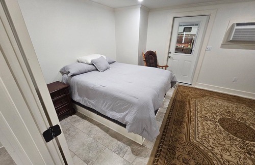 Denham Springs Apartment | New build 1 bed apartment with full size bathroom and kitchen.