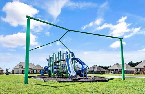 Sunshine House | New build 4 bedroom short drive to downtown and LSU
