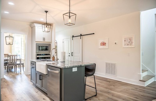 Pinehurst House | New Build! 5 Bedrooms & 3.5 Baths! 5 minutes to Golf and the Village