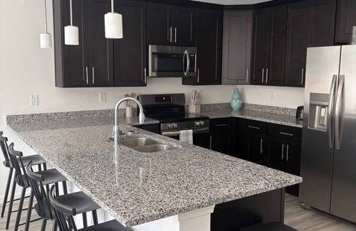 Southside House | New Build - Beach - Town Center - 3Bed 2 Bath