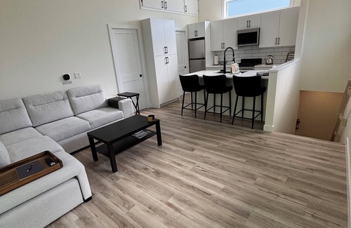 Signal Hill House | New Build, Charming 1-bedroom home in fabulous Calgary SW, 1.2 hours from Banff