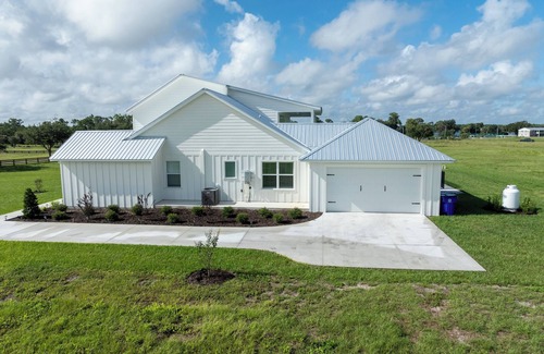 Lake Placid House | NEW BUILD! Family Retreat 4BR Home & Pool on 10 acres