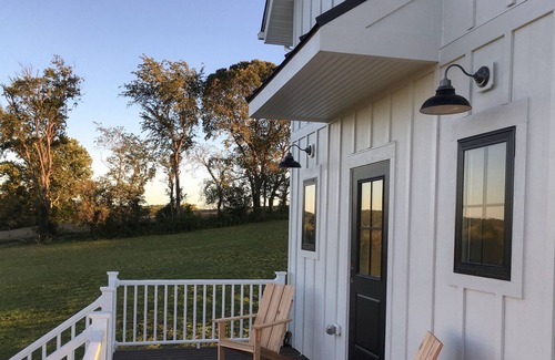 Leesburg House | New-Build, Modern Farmhouse with Sunset & Sunrise Views in Leesburg Wine Country