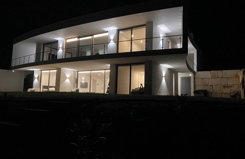 Foz do Arelho Villa | New build modern villa 10 min walk from lagoon and city center