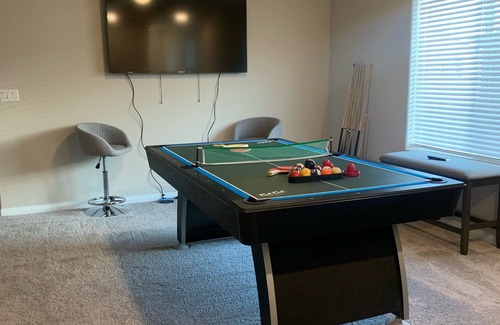 Henderson House | New build new furniture 10mins to allegiant across from M resort 5 bedroom 6bed