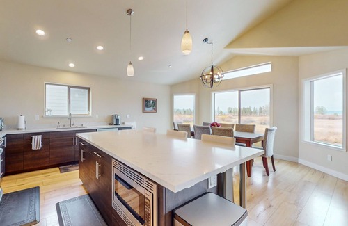 Tahoe Keys House | New-Build Tahoe Keys Haven w/Pool Table, Decks & Mountain Views - Near Beach