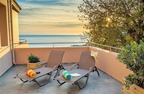 Mirthios Apartment | New built 80sqm apart 15 min walk from beach private terrace PANORAMIC seaview