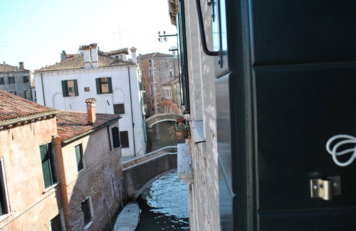Santa Croce Apartment | NEW Ca' Magica, luxury historical apt, spectacular canal view