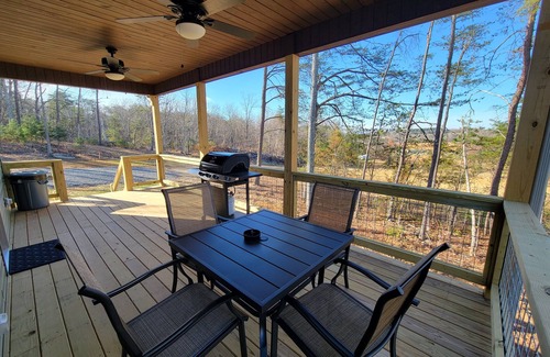 Pinnacle Cabin | New cabin- access to horse trails, Pilot Mtn & Hanging Rock St. Pks