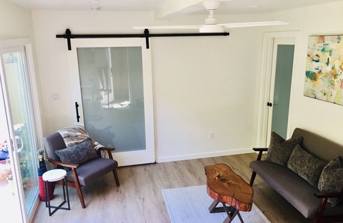 Diamond Crestview House | NEW! Canyon Retreat w/View. Walk to Beach and Town