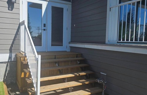 Northwest Calgary House | New carriage suite Calgary NW close to UofC
