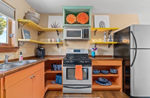 Houston Heights Villa | NEW- Casa Amigos- 4BR Villa in Heart of Heights w/Large Rooftop Patio