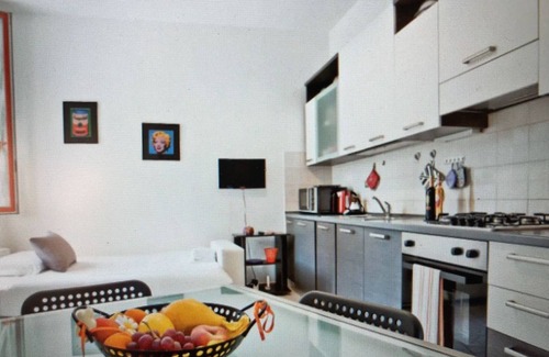 Bullona Apartment | NEW! CENISIO M5 Lilac line Apt X3! Free WIFI