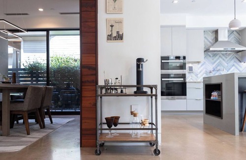 Bryker Woods House | *NEW Central Austin | Sleeps 11 - WalkerVR Firefly