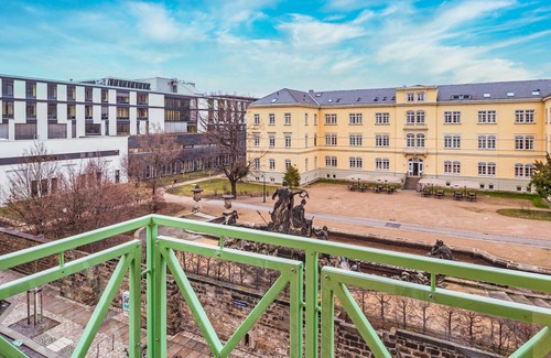 Friedrichstadt Condo | NEW/Central/Balcony/WIFI/Parking/Netflix/Nespresso