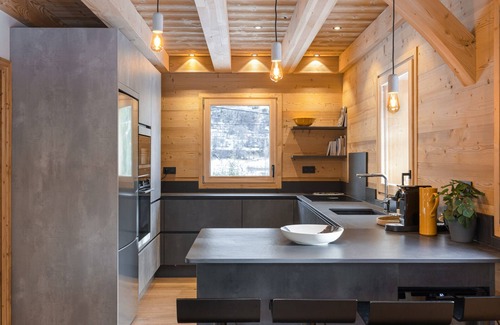 Monetier-les-Bains Ski Chalet | New chalet for 10, charm and comfort in Serre Chevalier