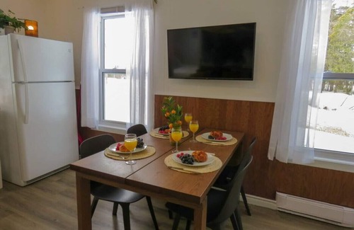 Saint-Tite-des-Caps Ski Chalet | New! Chalet with spa in the forest- Nature awaits!