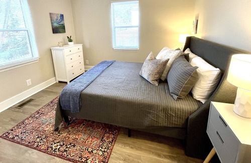 Clarkesville Cottage | NEW Chalet Gris Duplex Downtown Clarkesville