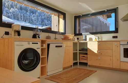 Morzine Ski Chalet | New Chalet in Morzine - 2 Bedrooms, Terrace, Near Center, Sleeps 4