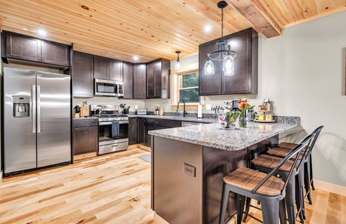 Bryant Pond Ski Chalet | New Chalet, Outdoor Dome w/views, Lakes, Hottub, Firepit, Arcade, Wet Bar, Pets
