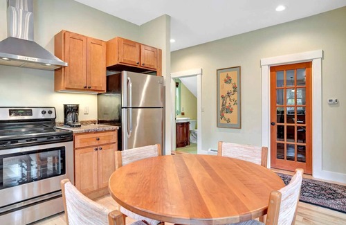 Hartland Apartment | New! Charming 1BR Hideaway | Hartland Hill House