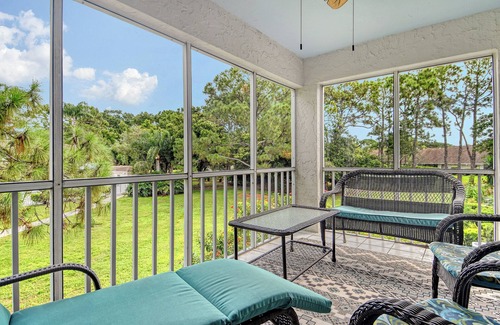 The Meadows Condo | NEW! Charming 2/2 Condo Meadows Wedgewood Top Floor