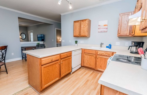 Cornelius Condo | *New* Charming 2BR Lake Norman Condo near Charlotte