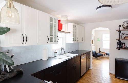 Minnetonka House | NEW! Charming & Cozy 2BR Cottage in Wayzata