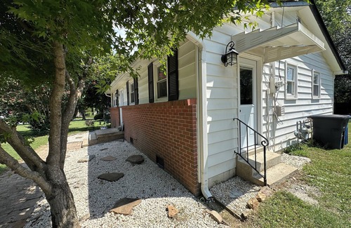 Franklin House | New - Charming Home in historic downtown Franklin!