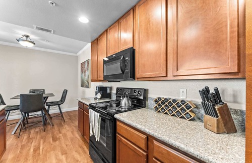 Reno/Tahoe Airport Apartment | NEW Chic 2BR Stay with Heated Pool, Gym & Mini Golf