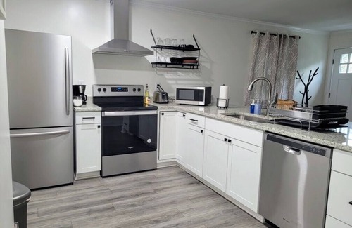 Durham Apartment | New & Clean 2 Bed Walltown Home. Walk to Duke! A