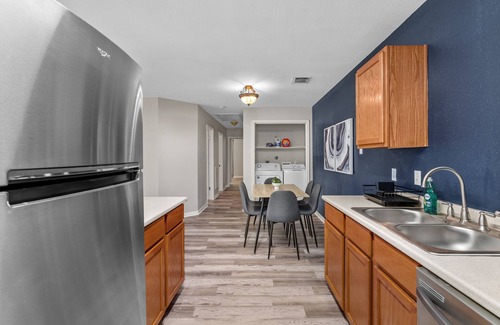 Cypress Apartment | New clean & cozy Apt, 2 parking spaces, Smart TVn