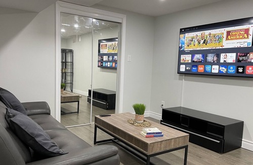 Markham House | New, Clean, Spacious, Guesthome That You’ll love!
